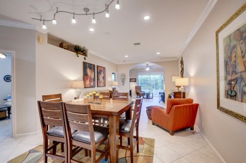 9571 Crescent View Dr, Boynton Beach, FL 33437-5927
