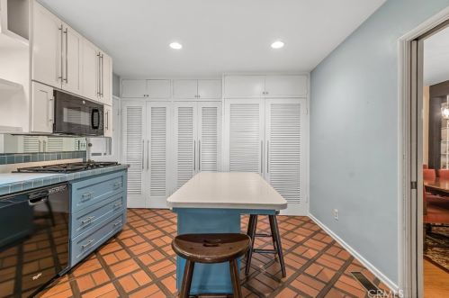 3870 Carpenter Ave, North Hollywood CA  91604-3729 exterior