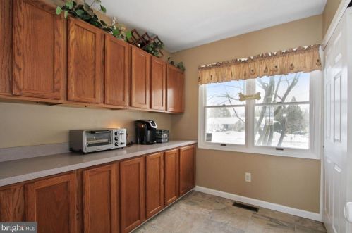 1199 Crestwood Dr, Pottstown PA 19464-2931 exterior