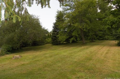 102 Clark Hill Rd, Waterbury, CT 06712-1059