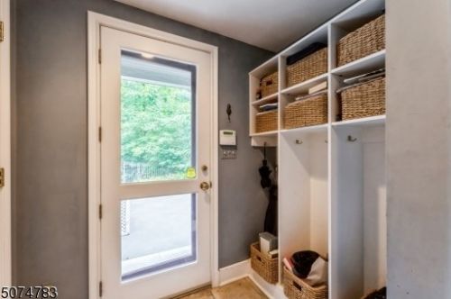 20 Gordon Pl, Verona NJ  07044-2608 exterior