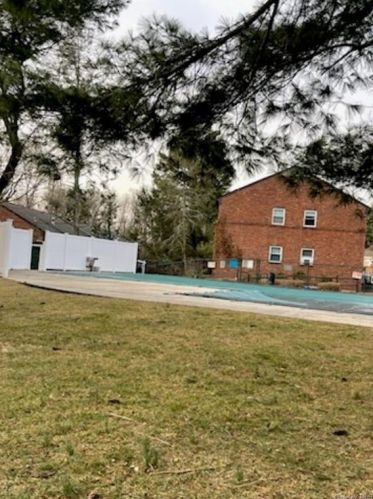 180 Pinewood Rd, Hartsdale NY  10530-1412 exterior