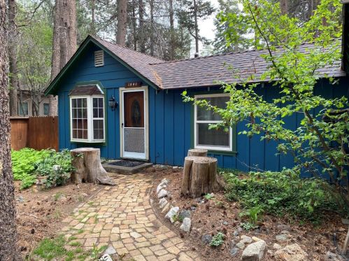 1880 B St, South Lake Tahoe, CA 96150-6274