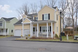 120 Maple Oak Dr, Stratford, CT 06614-1408