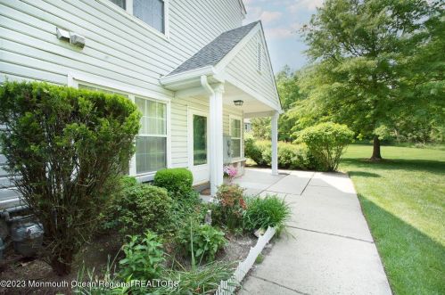 16 Santa Fe Ct, Tinton Falls, NJ 07712-3173