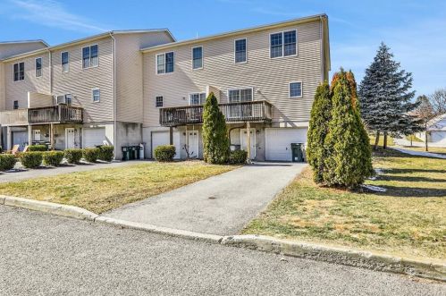 18 Hudson Cir, Marlborough, NY 12542-6187