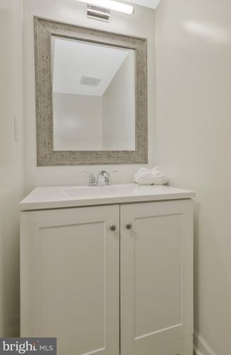 2361 Emerald Hts Ct, Herndon VA 20191-1752 exterior