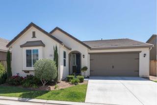 7126 Fusion Dr, Fresno, CA 93711-0135