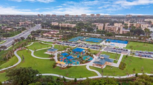 9 Royal Palm Way, Boca Raton FL  33432-7858 exterior