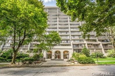 15 Stewart Pl, White Plains, NY 10603-3809