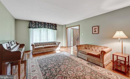 813 Marlboro Spring Rd, Kennett Sq PA  19348-1313 exterior