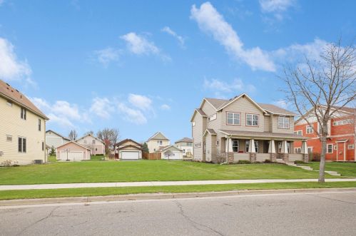 903 Van White Memorial Blvd, Minneapolis, MN 55411-4410