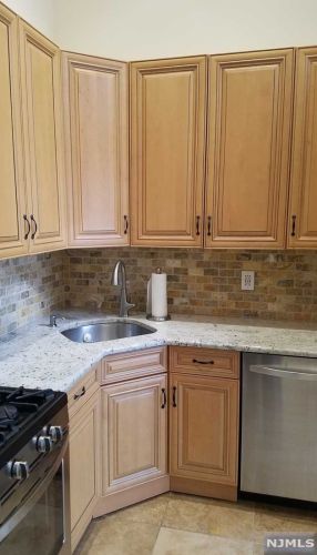 620 Plum Ter, Mahwah NJ  07430-3441 exterior