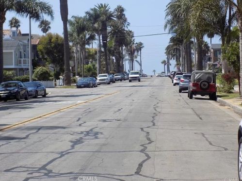 324 9 St, Huntington Beach CA  92648-4637 exterior