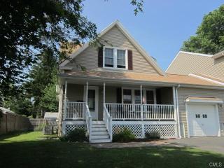 422 Canaan Rd, Stratford, CT 06614-4515