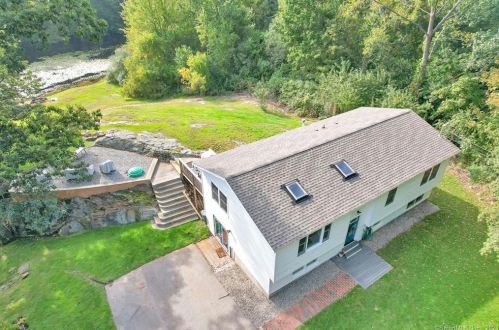 26 Blish Rd, East Hampton CT  06447-1110 exterior