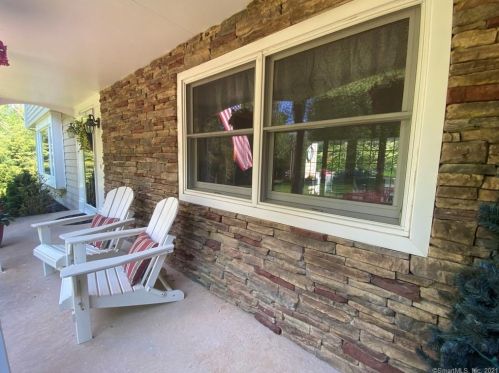 80 Braemar Dr, Cheshire, CT 06410-1670