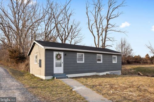 64 Mountain Rd, Strasburg, VA 22657-4061