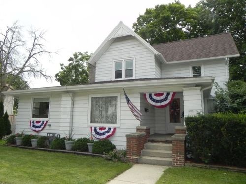 300 Grand Ave, Mukwonago, WI 53149-1428