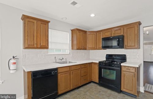 15 Brattleboro Rd, Swedesboro NJ  08085-2515 exterior