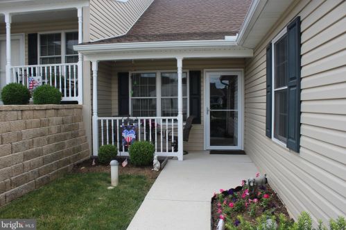 1262 Village Dr, Spring Grove, PA 17362-8583