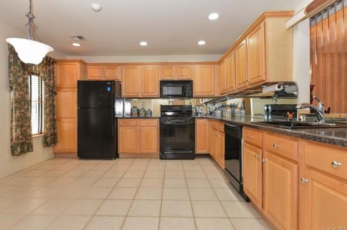 73 Jamie Ct, Airmont NY  10901-7016 exterior