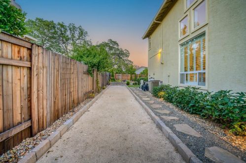 111 Burrill Dr, Folsom CA  95630-2270 exterior