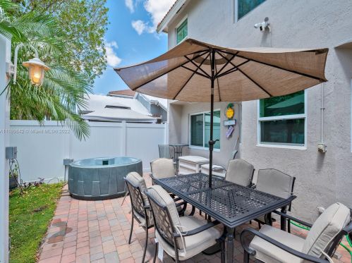 348 107th Ave, Hollywood FL  33026-4068 exterior