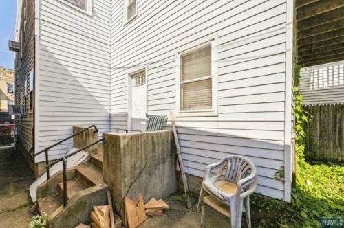 886 Broadway, Bayonne NJ  07002-3033 exterior