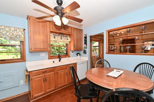 1524 El Rancho Dr, Thiensville WI  53092-5623 exterior