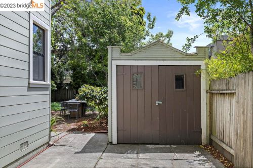 651 Alcatraz Ave, Oakland CA  94609-1005 exterior