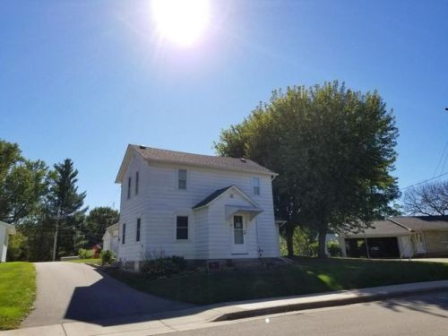 1615 Cardinal St, Newburg Corners, WI 54614-6707