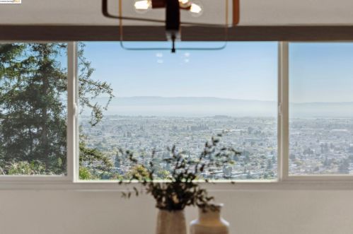 8017 Crest Ave, Oakland CA  94605-3611 exterior