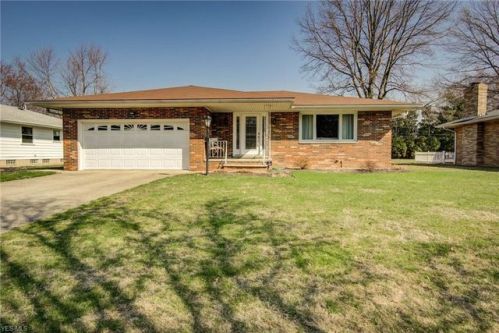 4623 Queen Mary Dr, Cleveland, OH 44121-3419