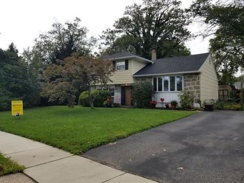 201 Jan Dr, Riverton, NJ 08077-3211