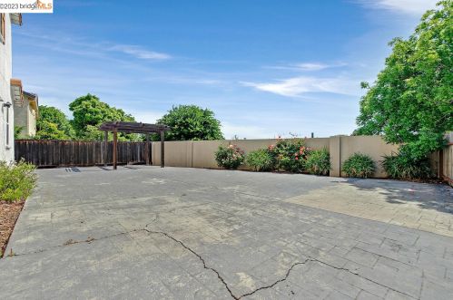 23 Elijah Ct, West Pittsburg CA  94565-2748 exterior