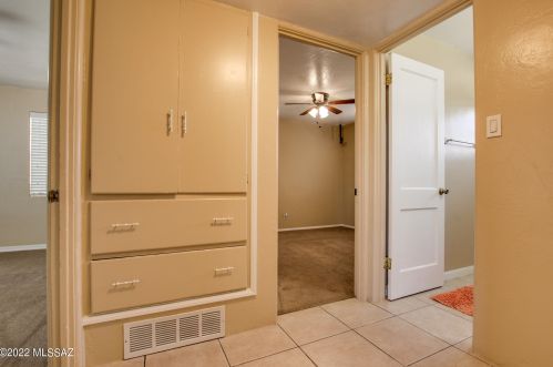 945 Prince Rd, Tucson AZ 85705-3026 exterior