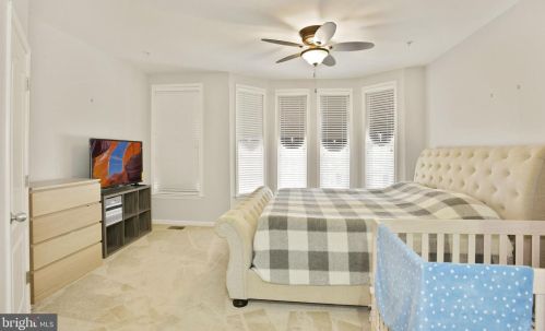 19179 Winmeade Dr, Leesburg VA  20176-6514 exterior