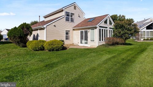 735 Cascade Dr, Mount Laurel, NJ 08054-4969
