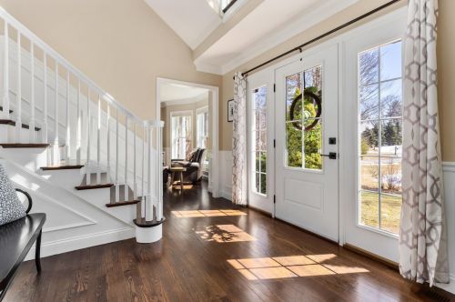 8 Chisholm Farm Dr, Stratham, NH 03885-2164