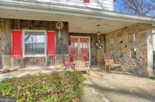 32 Jumper Rd, Lees Cross Roads, PA 17257-9723