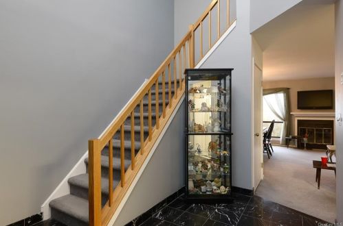 5 Hudson Watch Dr, Crotonville NY  10562-2439 exterior