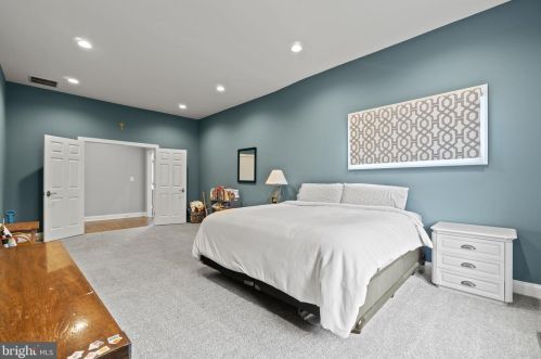 17621 Stonegait Ct, Round Hill VA  20141-2264 exterior