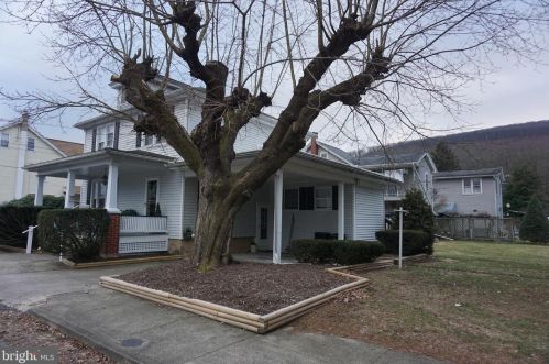 342 2nd St, Lykens, PA 17048-1201