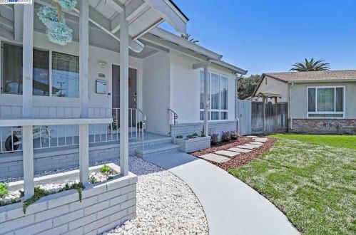 15446 Andover St, San Leandro, CA 94579-2318