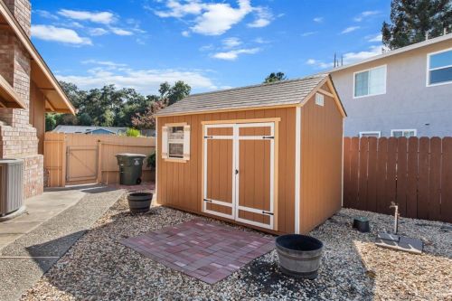 221 Alamo Dr, Vacaville CA  95688-2423 exterior