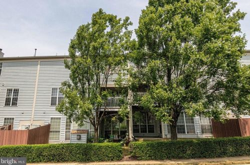 8209 Crossbrook Ct, Lorton, VA 22079-4623