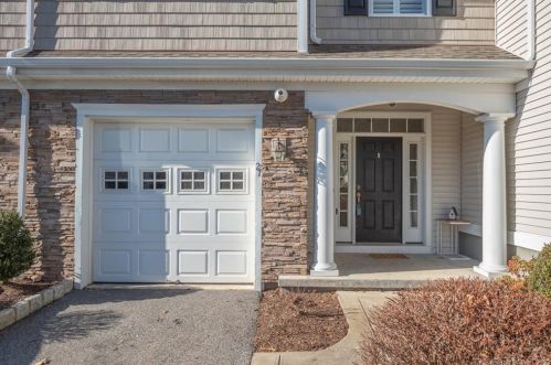 27 Ridgewood Dr, Waterbury, CT 06762-2940