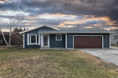 408 Eugene Dr, Lake Geneva, WI 53147-2308