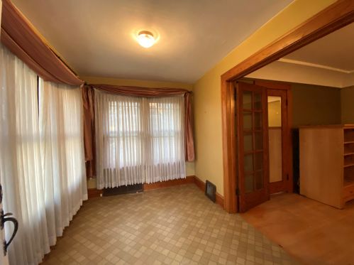 3260 10th St, Milwaukee, WI 53215-4732